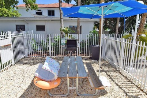 Condominio en venta en North Bay Village, Florida, 2 dormitorios, 106.74 m2 № 2033006 - foto 13