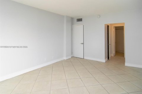 Condominio en venta en North Bay Village, Florida, 2 dormitorios, 106.74 m2 № 2033006 - foto 14