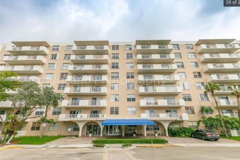 Condominio en venta en North Bay Village, Florida, 2 dormitorios, 106.74 m2 № 2033006 - foto 11