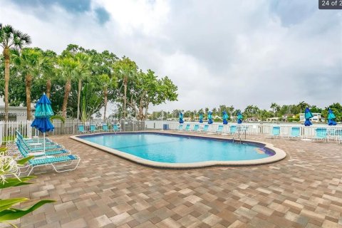 Condominio en venta en North Bay Village, Florida, 2 dormitorios, 106.74 m2 № 2033006 - foto 6