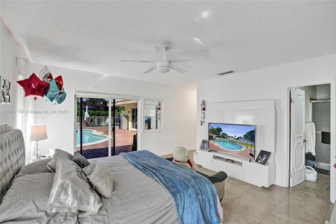Casa en venta en Miami, Florida, 4 dormitorios, 219.9 m2 № 1969363 - foto 21