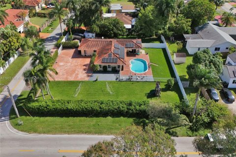 Casa en venta en Miami, Florida, 4 dormitorios, 219.9 m2 № 1969363 - foto 4