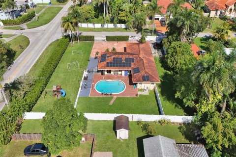 Casa en venta en Miami, Florida, 4 dormitorios, 219.9 m2 № 1969363 - foto 6