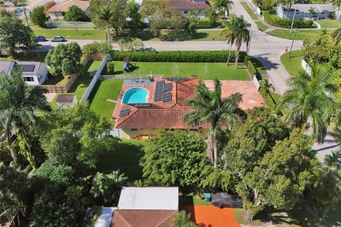 Casa en venta en Miami, Florida, 4 dormitorios, 219.9 m2 № 1969363 - foto 7