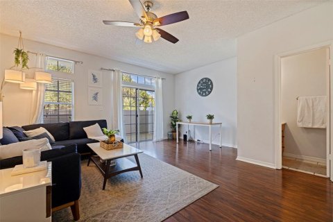 Touwnhouse à vendre à Tampa, Floride: 2 chambres, 97.92 m2 № 2419635 - photo 11