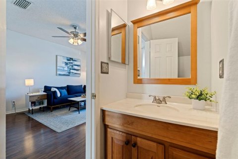 Touwnhouse à vendre à Tampa, Floride: 2 chambres, 97.92 m2 № 2419635 - photo 12