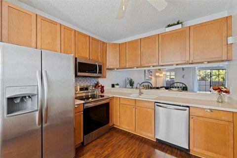 Touwnhouse à vendre à Tampa, Floride: 2 chambres, 97.92 m2 № 2419635 - photo 8