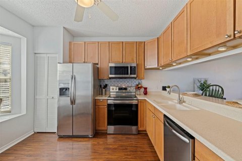 Touwnhouse à vendre à Tampa, Floride: 2 chambres, 97.92 m2 № 2419635 - photo 6