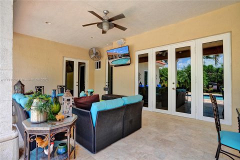 Купить виллу или дом в Пальметто-Бей, Флорида 5 спален, 368.17м2, № 1933845 - фото 19