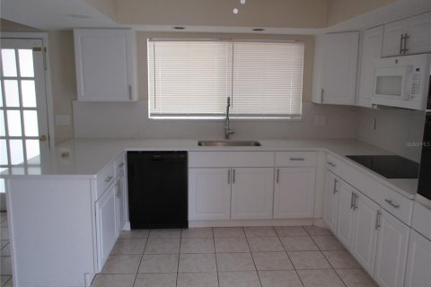 House in Port Charlotte, Florida 3 bedrooms, 168.15 sq.m. № 2237171 - photo 11
