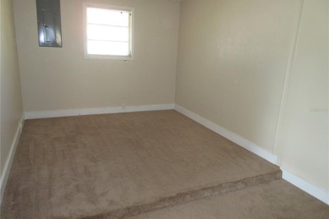 House in Port Charlotte, Florida 3 bedrooms, 168.15 sq.m. № 2237171 - photo 5