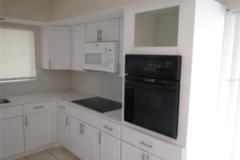 House in Port Charlotte, Florida 3 bedrooms, 168.15 sq.m. № 2237171 - photo 12