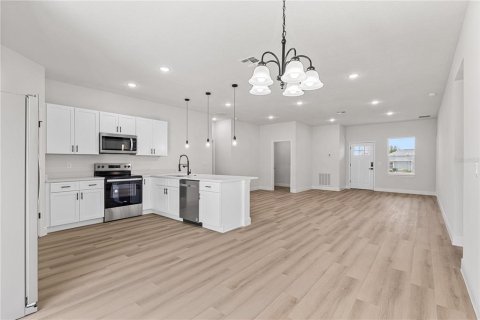 Casa en venta en Ocala, Florida, 4 dormitorios, 173.26 m2 № 1905646 - foto 2