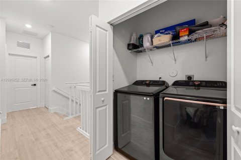 Touwnhouse à vendre à Miami Gardens, Floride: 4 chambres, 164.72 m2 № 2084816 - photo 20
