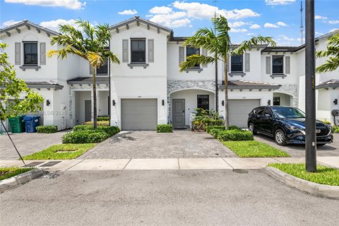 Touwnhouse à Miami Gardens, Floride 4 chambres, 164.72 m2 № 2084816