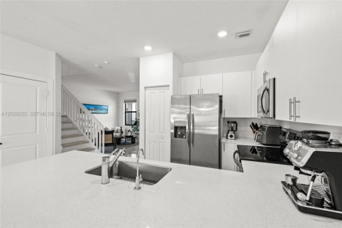 Touwnhouse à vendre à Miami Gardens, Floride: 4 chambres, 164.72 m2 № 2084816 - photo 11