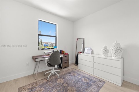 Touwnhouse à vendre à Miami Gardens, Floride: 4 chambres, 164.72 m2 № 2084816 - photo 19