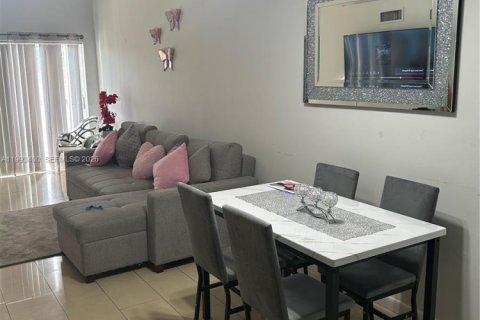 Снять в аренду кондоминиум в Хайалиа, Флорида 2 спальни, 91.23м2, № 2091292 - фото 2