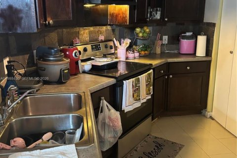 Снять в аренду кондоминиум в Хайалиа, Флорида 2 спальни, 91.23м2, № 2091292 - фото 3