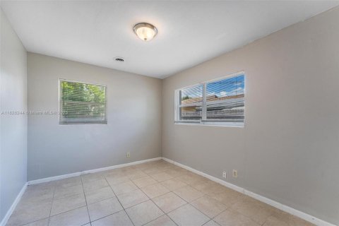 House in Lake Park, Florida 3 bedrooms, 132.2 sq.m. № 1802478 - photo 17
