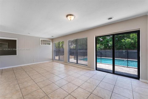 House in Lake Park, Florida 3 bedrooms, 132.2 sq.m. № 1802478 - photo 12