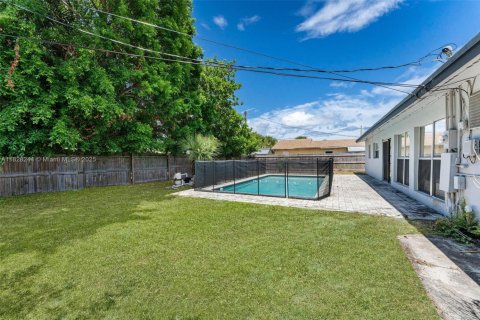 House in Lake Park, Florida 3 bedrooms, 132.2 sq.m. № 1802478 - photo 28