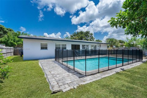 House in Lake Park, Florida 3 bedrooms, 132.2 sq.m. № 1802478 - photo 26