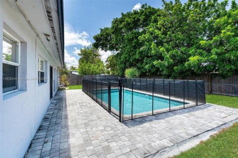 House in Lake Park, Florida 3 bedrooms, 132.2 sq.m. № 1802478 - photo 25