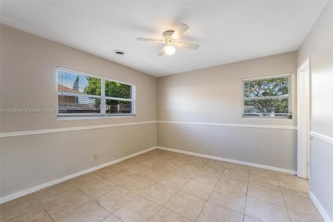 House in Lake Park, Florida 3 bedrooms, 132.2 sq.m. № 1802478 - photo 16