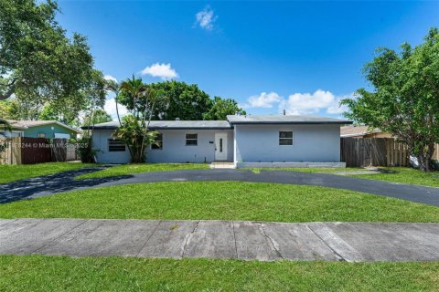House in Lake Park, Florida 3 bedrooms, 132.2 sq.m. № 1802478 - photo 2