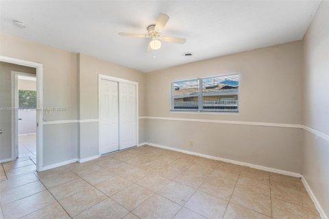 House in Lake Park, Florida 3 bedrooms, 132.2 sq.m. № 1802478 - photo 15