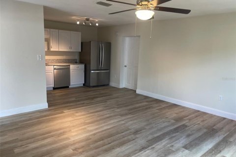 House in Edgewater, Florida 3 bedrooms, 99.5 sq.m. № 1569678 - photo 7