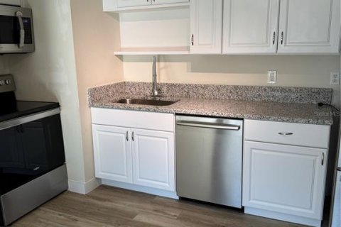 House in Edgewater, Florida 3 bedrooms, 99.5 sq.m. № 1569678 - photo 4
