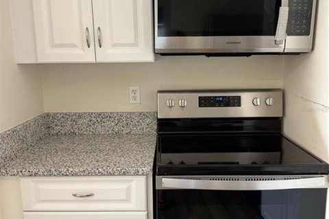 House in Edgewater, Florida 3 bedrooms, 99.5 sq.m. № 1569678 - photo 3