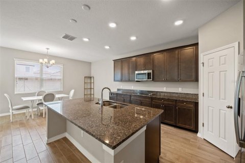 Casa en venta en Wesley Chapel, Florida, 4 dormitorios, 241.64 m2 № 1916237 - foto 4