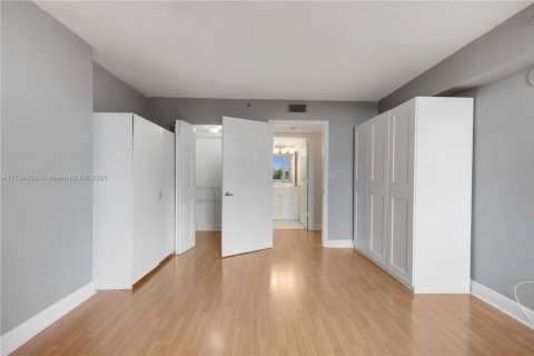 Condominio en venta en Miami, Florida, 1 dormitorio, 75.81 m2 № 1812117 - foto 13