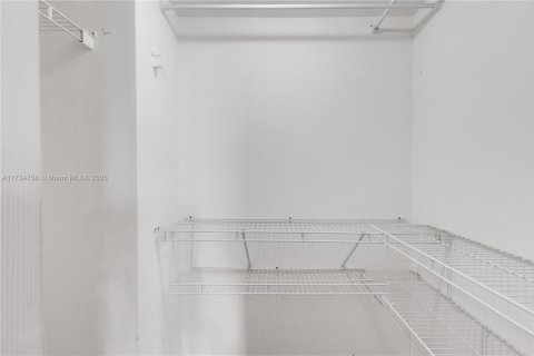 Condominio en venta en Miami, Florida, 1 dormitorio, 75.81 m2 № 1812117 - foto 14