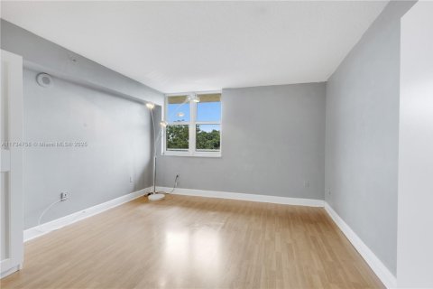 Condominio en venta en Miami, Florida, 1 dormitorio, 75.81 m2 № 1812117 - foto 12