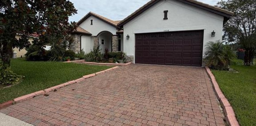 Villa ou maison à Kissimmee, Floride 4 chambres, 228.35 m2 № 2406691