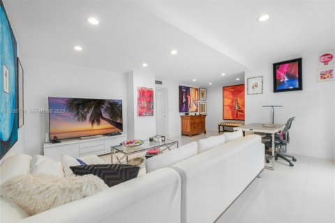 Townhouse in South Miami, Florida 3 bedrooms, 204.38 sq.m. № 2037771 - photo 7