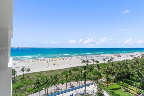 Condo in Miami Beach, Florida, 1 bedroom  № 2067886 - photo 2