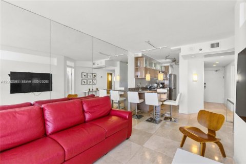 Condo in Miami Beach, Florida, 1 bedroom  № 2067886 - photo 7