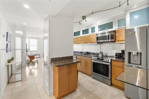 Condo in Miami Beach, Florida, 1 bedroom  № 2067886 - photo 9