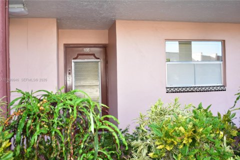 Condominio en Sunrise, Florida, 2 dormitorios  № 2048381