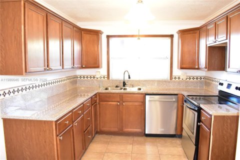 Condominio en venta en Sunrise, Florida, 2 dormitorios, 107.67 m2 № 2048381 - foto 2