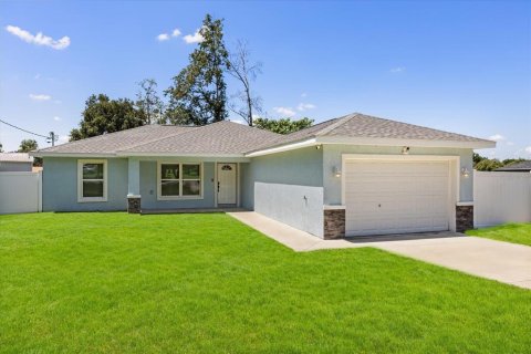 House in Ocala, Florida 3 bedrooms, 128.02 sq.m. № 1872802 - photo 1