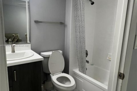 Condo in Miami, Florida, 2 bedrooms  № 1736239 - photo 14