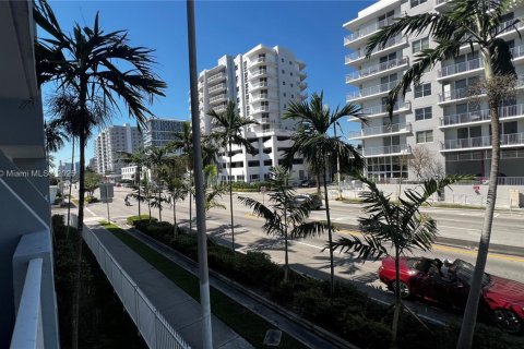 Condo in Miami, Florida, 2 bedrooms  № 1736239 - photo 16