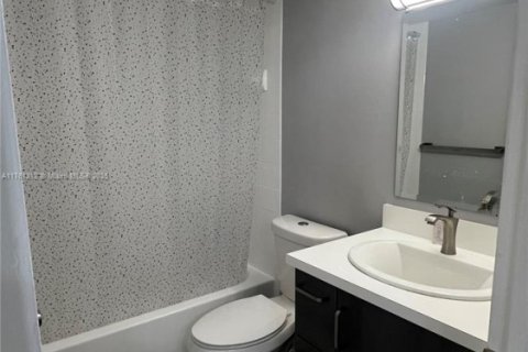 Condo in Miami, Florida, 2 bedrooms  № 1736239 - photo 8