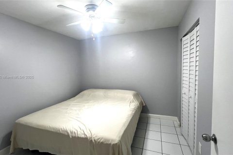 Condo in Miami, Florida, 2 bedrooms  № 1736239 - photo 13